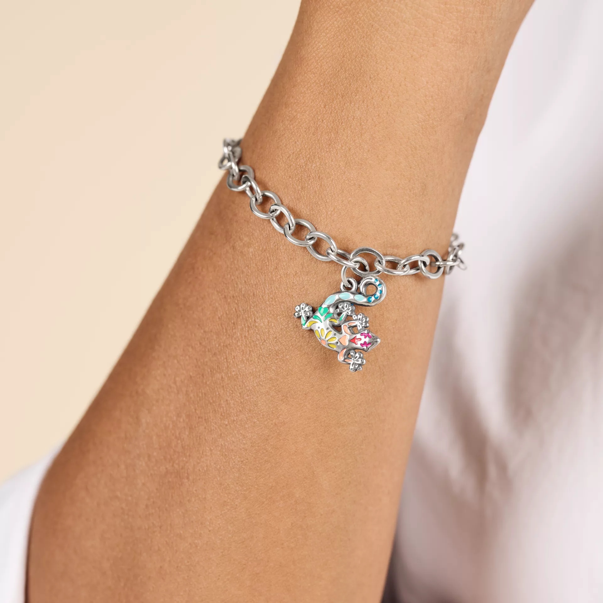 Enamel Festive Gecko Charm - Image 4